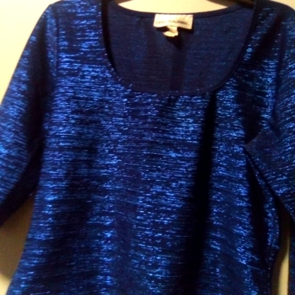 DAVID Benjamin brand ladies sparkly  blue top. Size XL